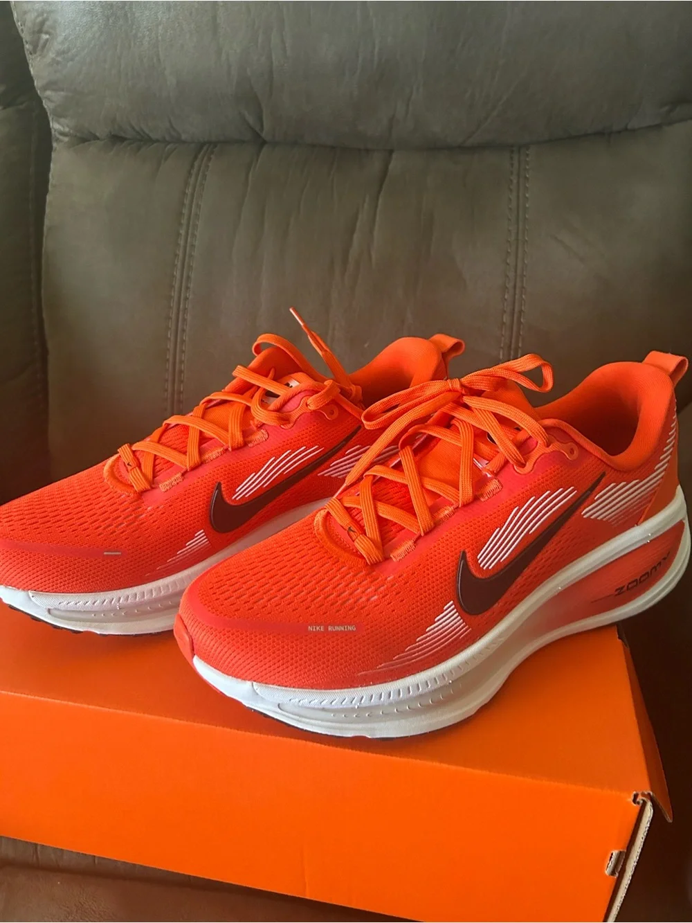 NEW Nike Vomero 18 TB Running Shoes - Men’s 9.5 / Women’s 11 - Never Worn